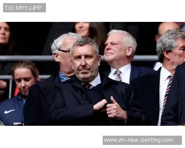 足球总监的职责与挑战:如何在转会市场中把握球队未来发展方向 足球总监的职责与挑战:如何在转会市场中把握球队未来发展方向